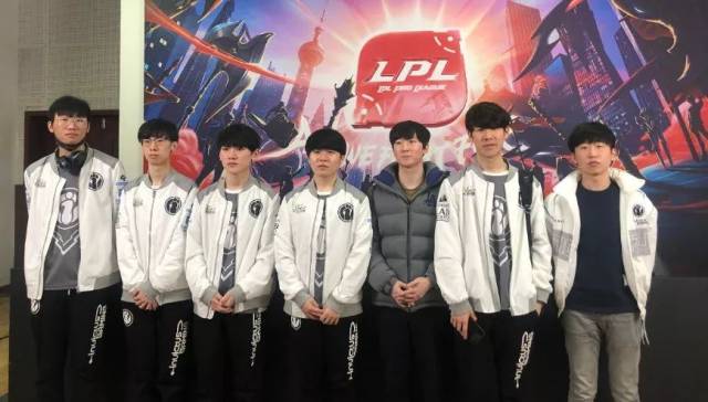 侧翼持球压 侧翼持球压